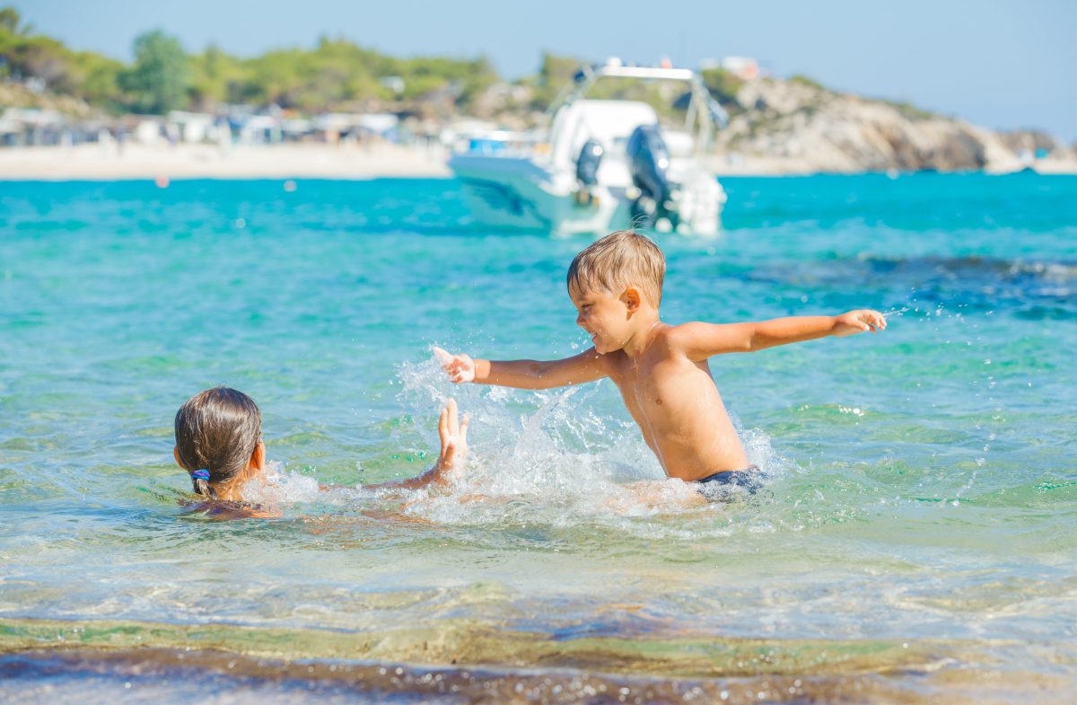 5 najbezbednijih plaža u Grčkoj za odmor sa decom