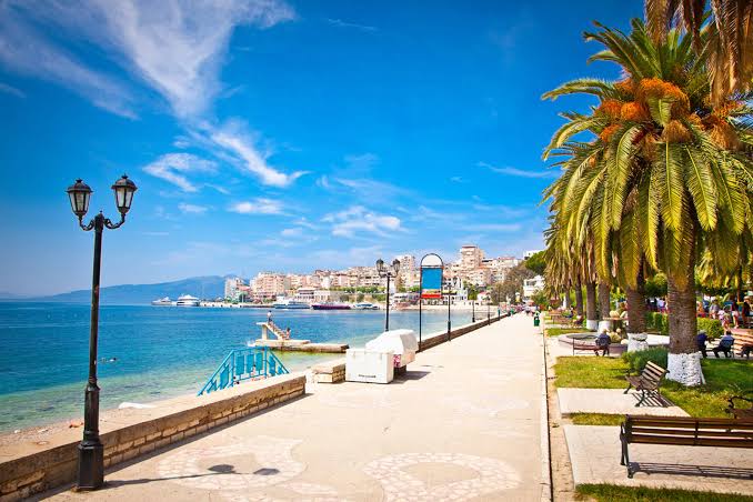 Ksamil ili Sarande: šta izabrati?